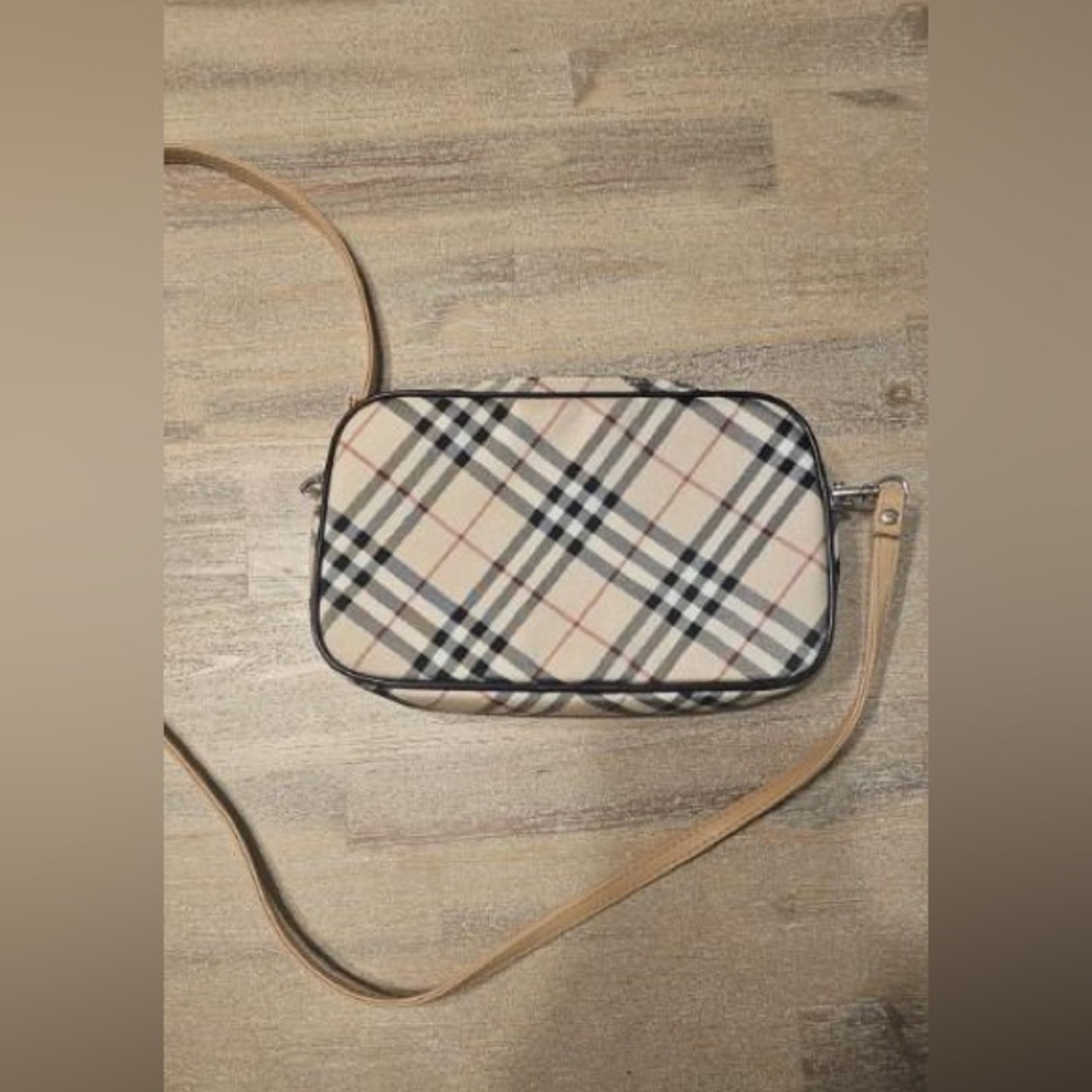 Authentic Burberry Crossbody Bag 🚨OPEN TO ANY OFFERS🚨